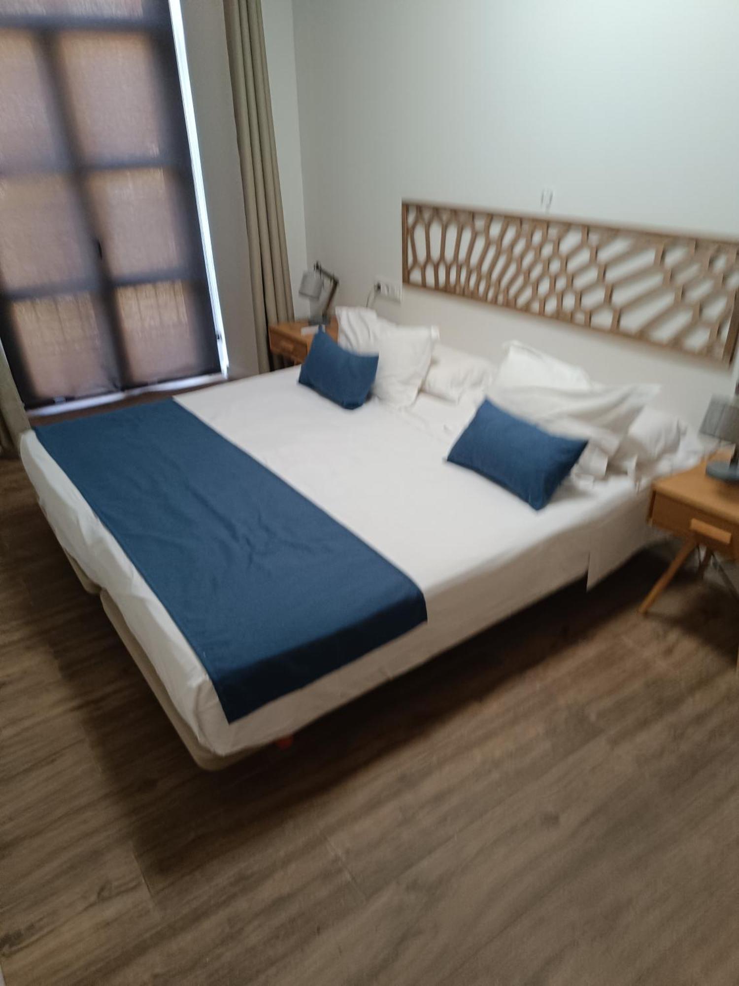 Apartamentos Al-Qazeres Luxury La Concepcion Касерес Екстер'єр фото