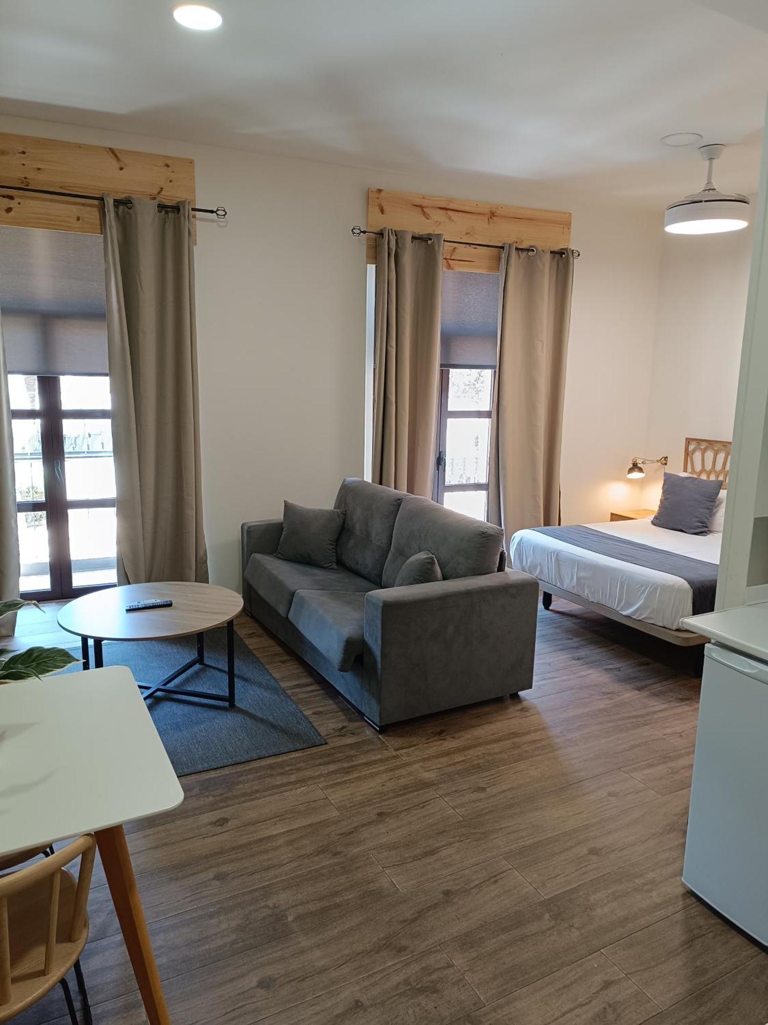 Apartamentos Al-Qazeres Luxury La Concepcion Касерес Екстер'єр фото